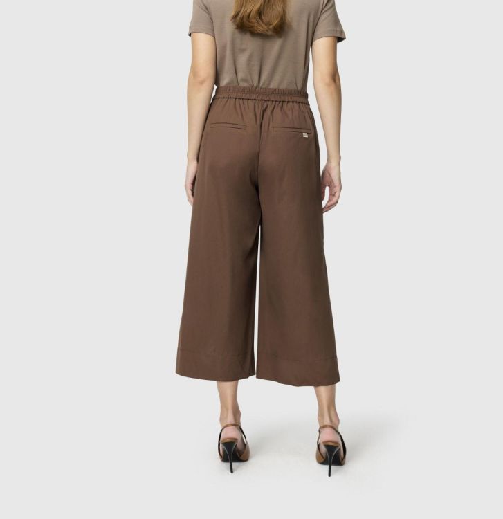 MAC CAROLINE cropped (3440/0400/278) - WeekendMode