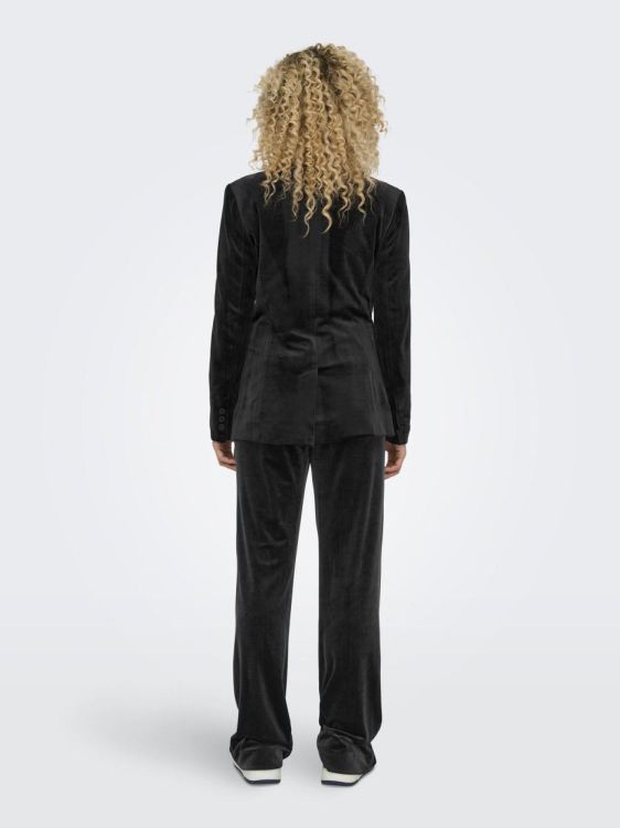 Only ONLASTRID-ELSY L/S FIT VELVET BLAZER TLR (15335850/Black) - WeekendMode