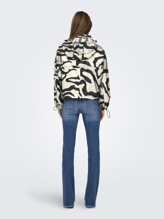 Only ONLBETTY BATSLEEVE AOP JACKET OTW (15281509/Birch BLACK UNEVEN STROKES) - WeekendMode