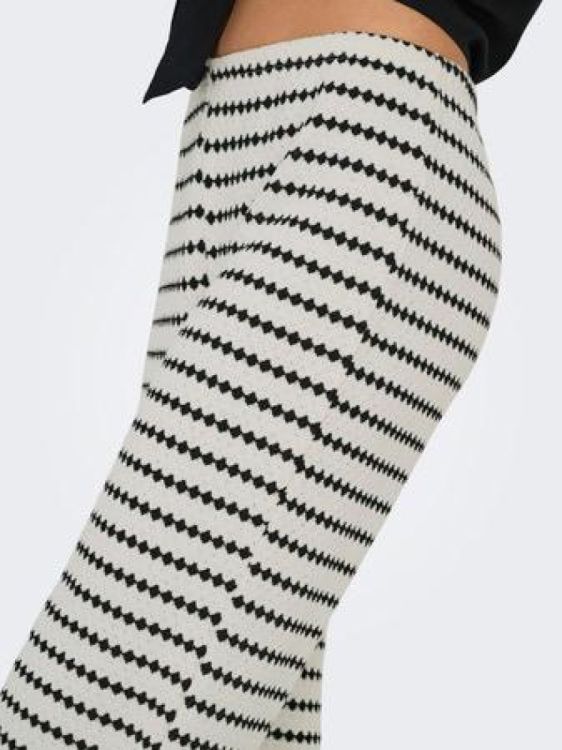 Only ONLEVA STRIPE WIDE LEG PANT JRS (15348629/Cloud Dancer Black) - WeekendMode