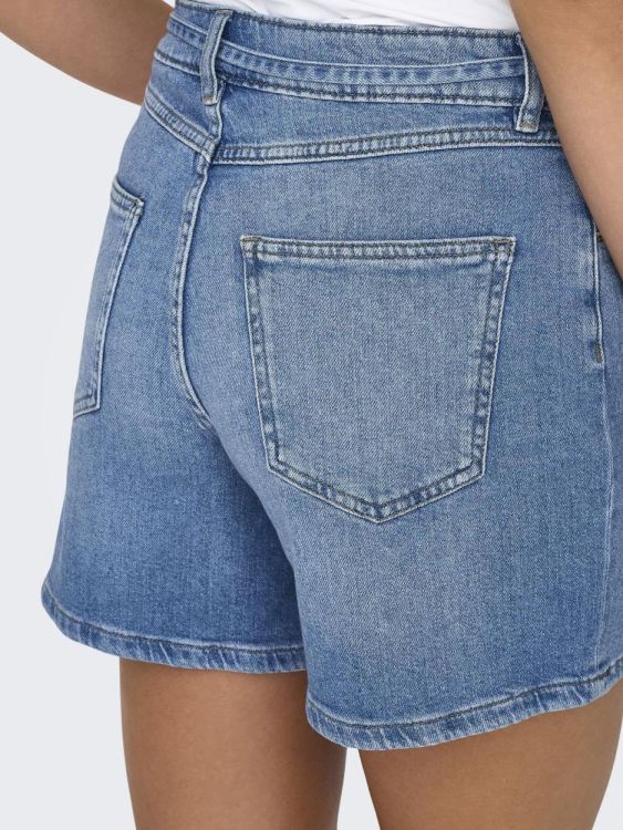 Only ONLGIANNA MW BELTED SHORTS AZG DNM NOOS (15340706/Medium Blue Denim) - WeekendMode