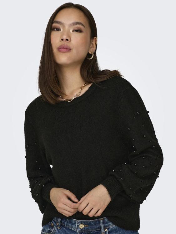 Only ONLKINNE LS PEARL DETAIL O-NECK KNT (15314672/Black Dtm Pearls) - WeekendMode