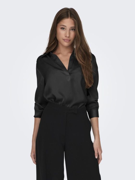 Only ONLZORA LS V-NECK COLLAR TOP WVN (15303375/Black) - WeekendMode