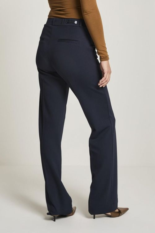 Parami Eve (Button) (FW251.220324-301 - Navy - L32) - WeekendMode