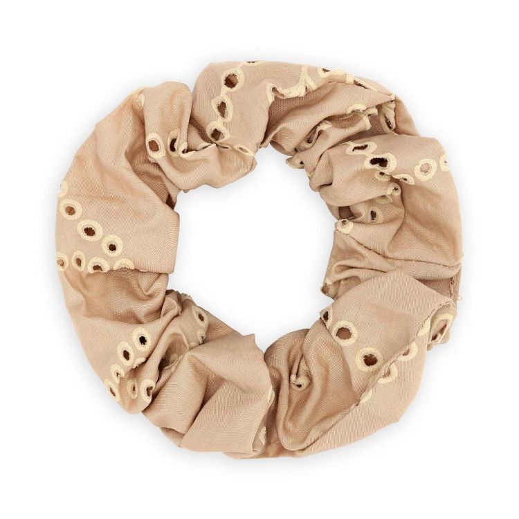 Sui Ava Floral Broderie Scrunchie (SA2601174/Salted Caramel) - WeekendMode