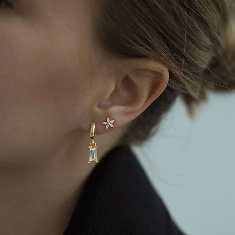 Timi of Sweden Crystal Flower Stud Earrings - Gold (8363302) - WeekendMode